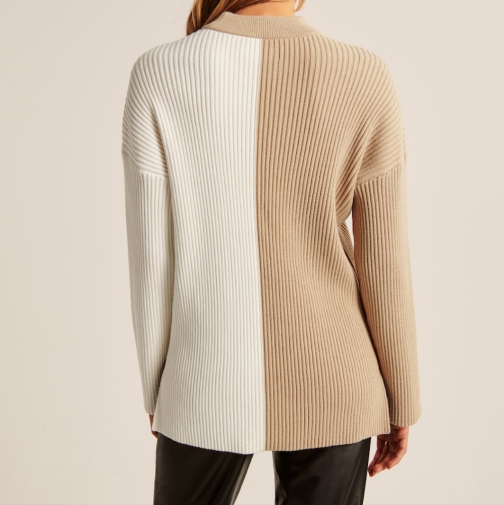 A&F LuxeSoft Oversize Splice Crew Sweater XS - Picture 3 of 5